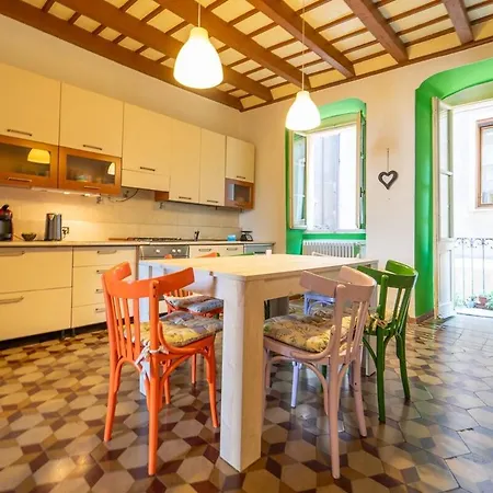 Vintage In The Hamlet With View Torno